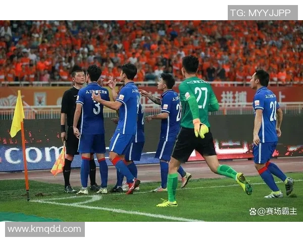 足球明星受伤瞬间视频曝光引发球迷热议与担忧 足球明星受伤瞬间视频曝光引发球迷热议与担忧